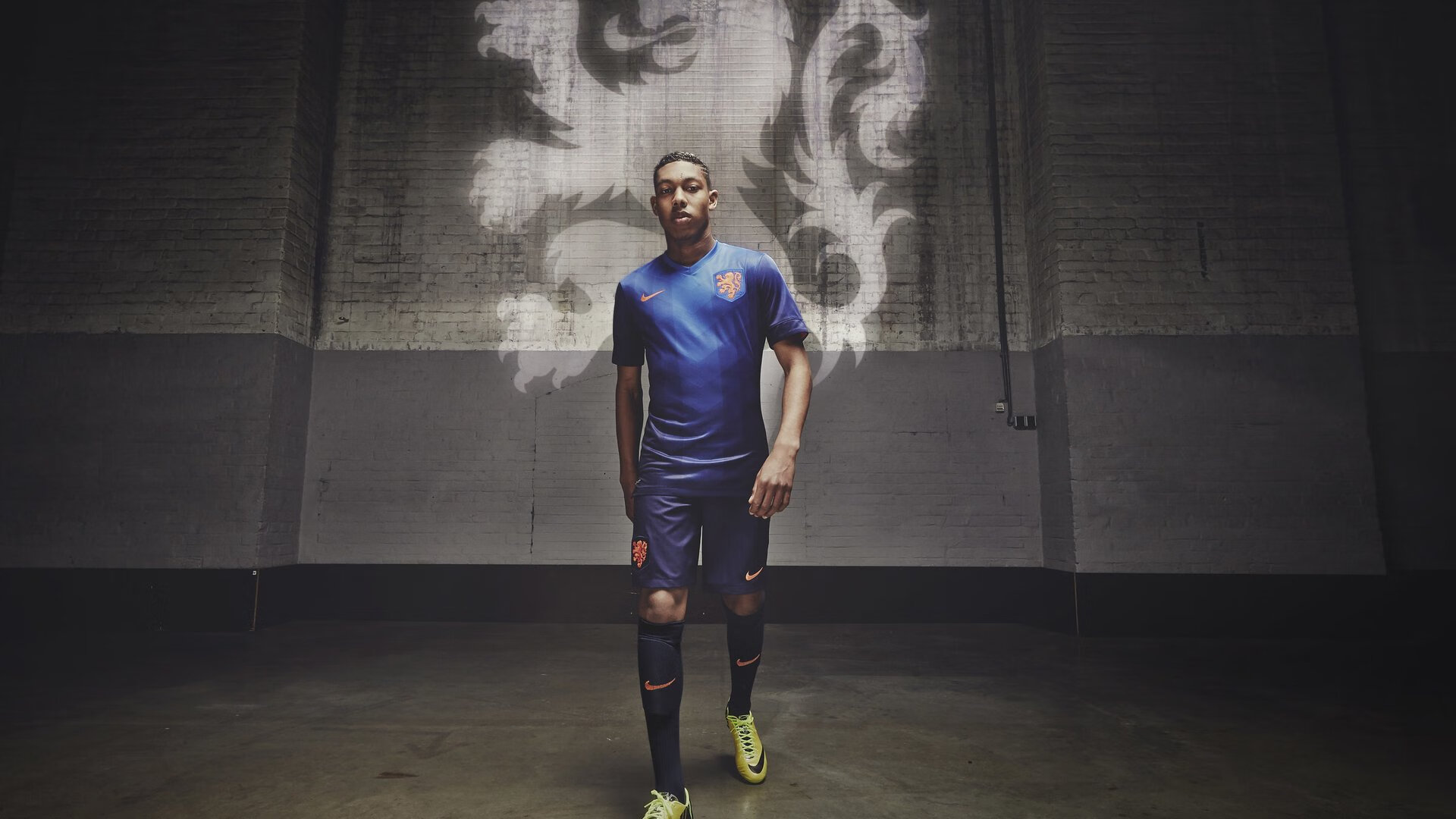 “意甲劲敌鏖战，冠军悬念持续升温”，意甲冠军来群里看看