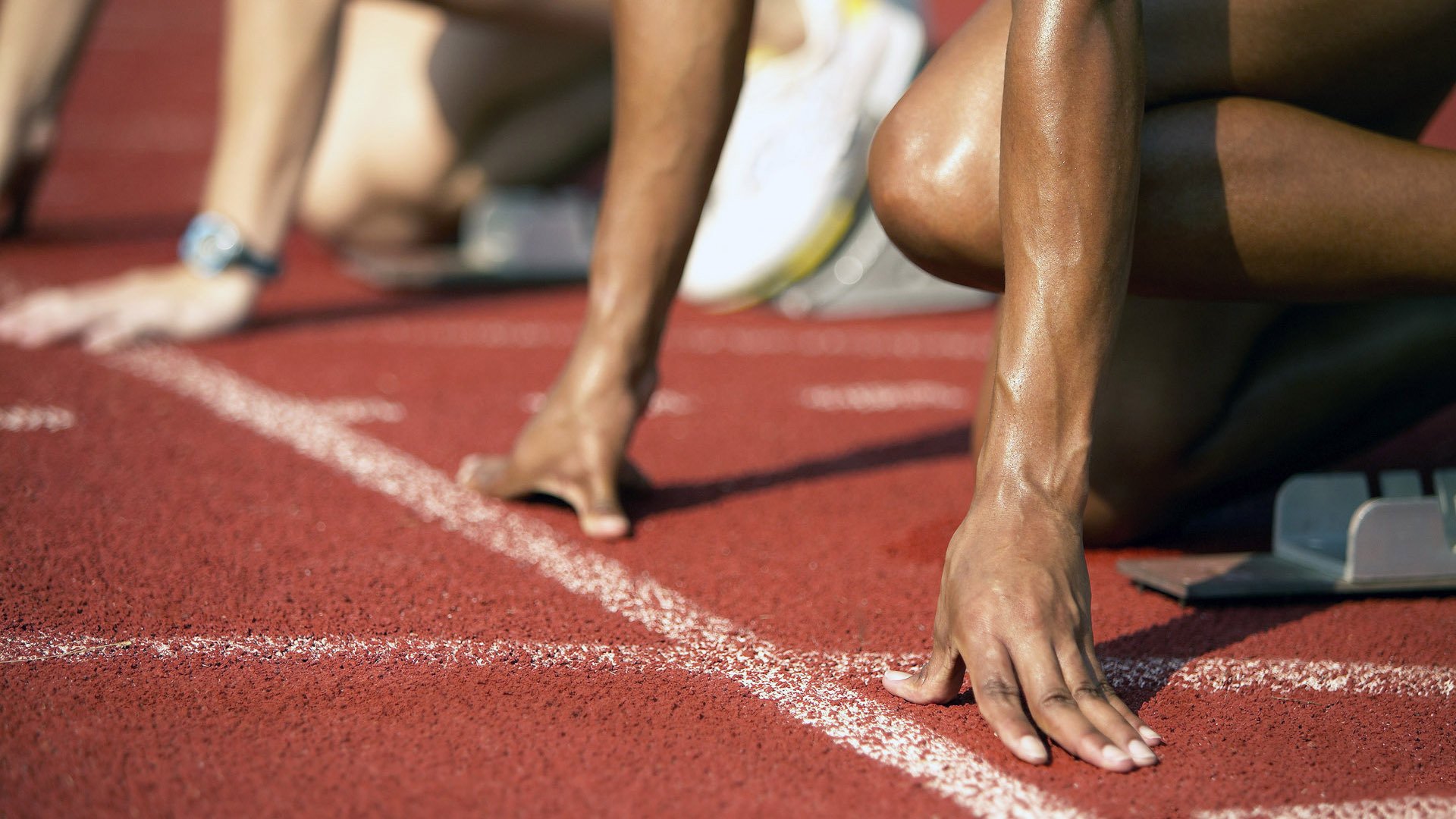 “英超劲旅持续发力，冠军争夺更趋紧张”，英超劲旅有哪些